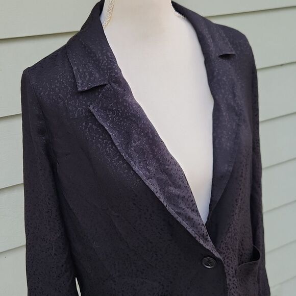 Chelsea28 Lightweight One Button Blazer - Picture 3 of 7